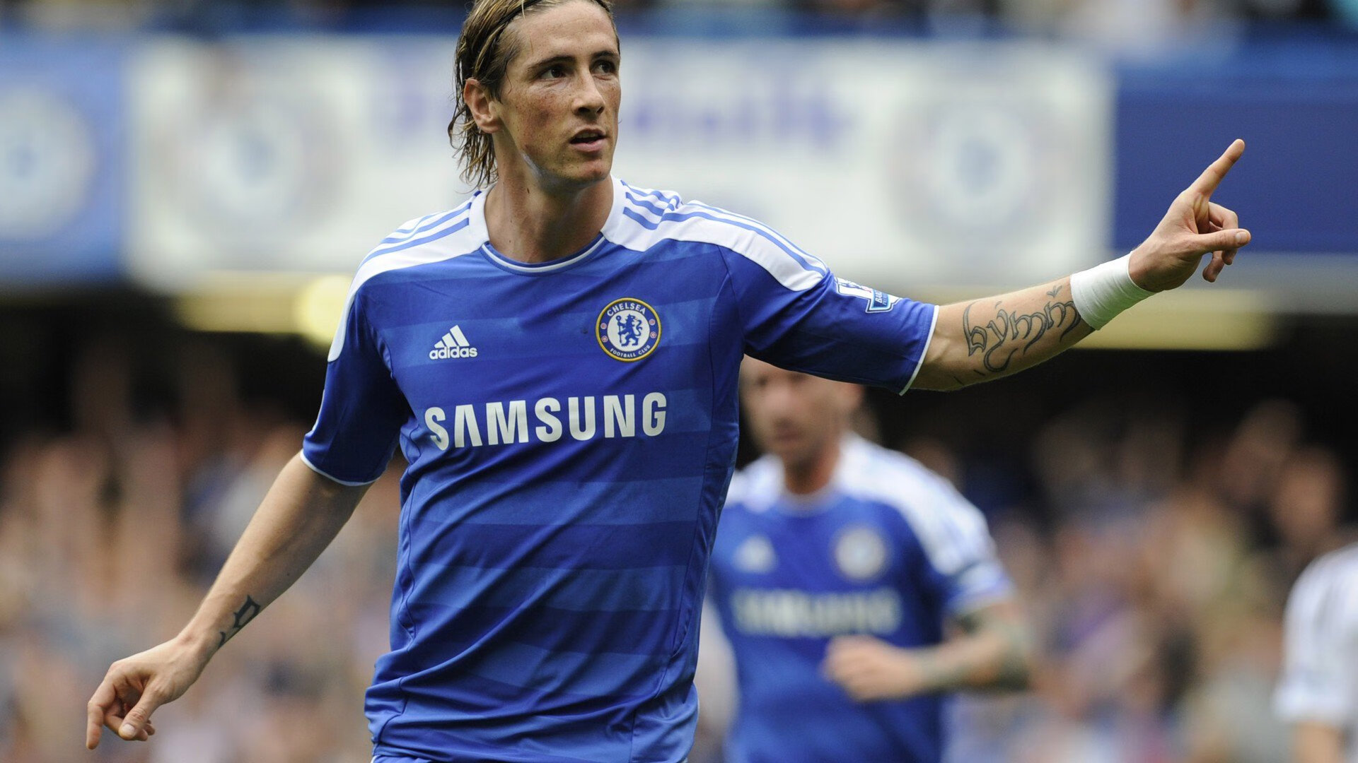 爱游戏体育官方入口-英超：热刺4-2爆冷击败利物浦，孙兴慜精彩表现，热刺完胜利兹联 孙兴慜百球里程碑